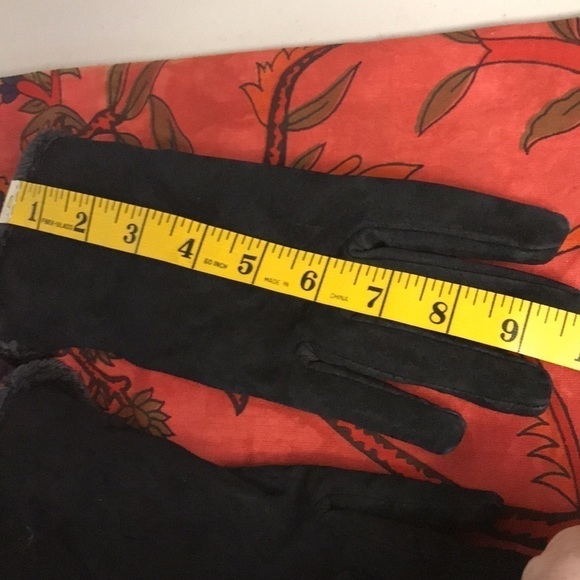 Women’s Black Suede Gloves with Fleece lining Size M Excellent Condition - Picture 7 of 8